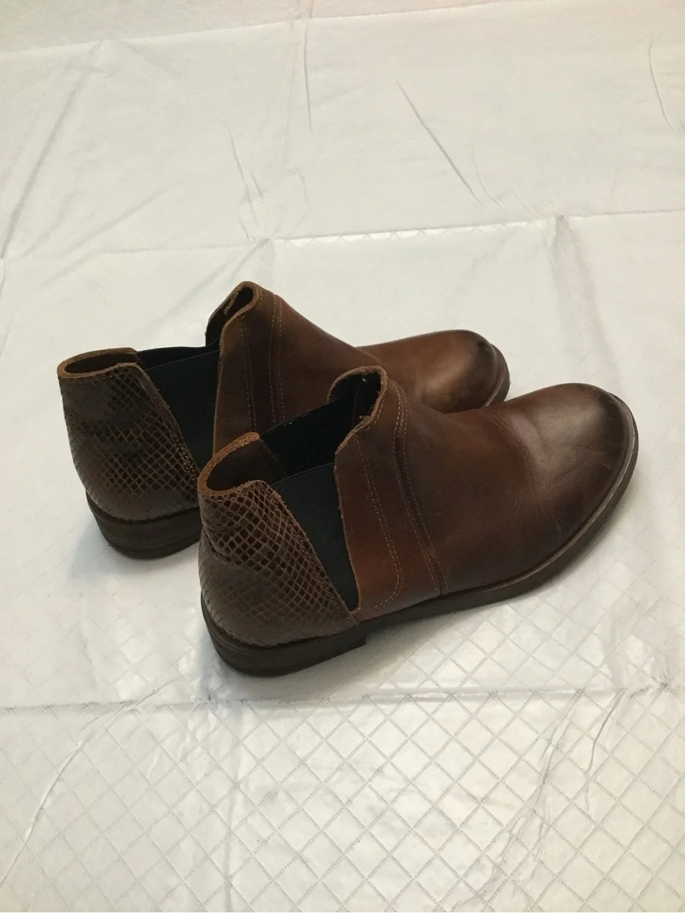 Clarks Women's Brown Leather Chelsea Boots Elastic Panel Slip-On Size 6